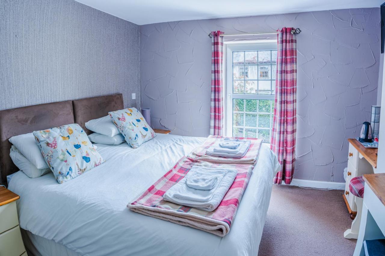 The Cock Hotel Bronllys Екстериор снимка