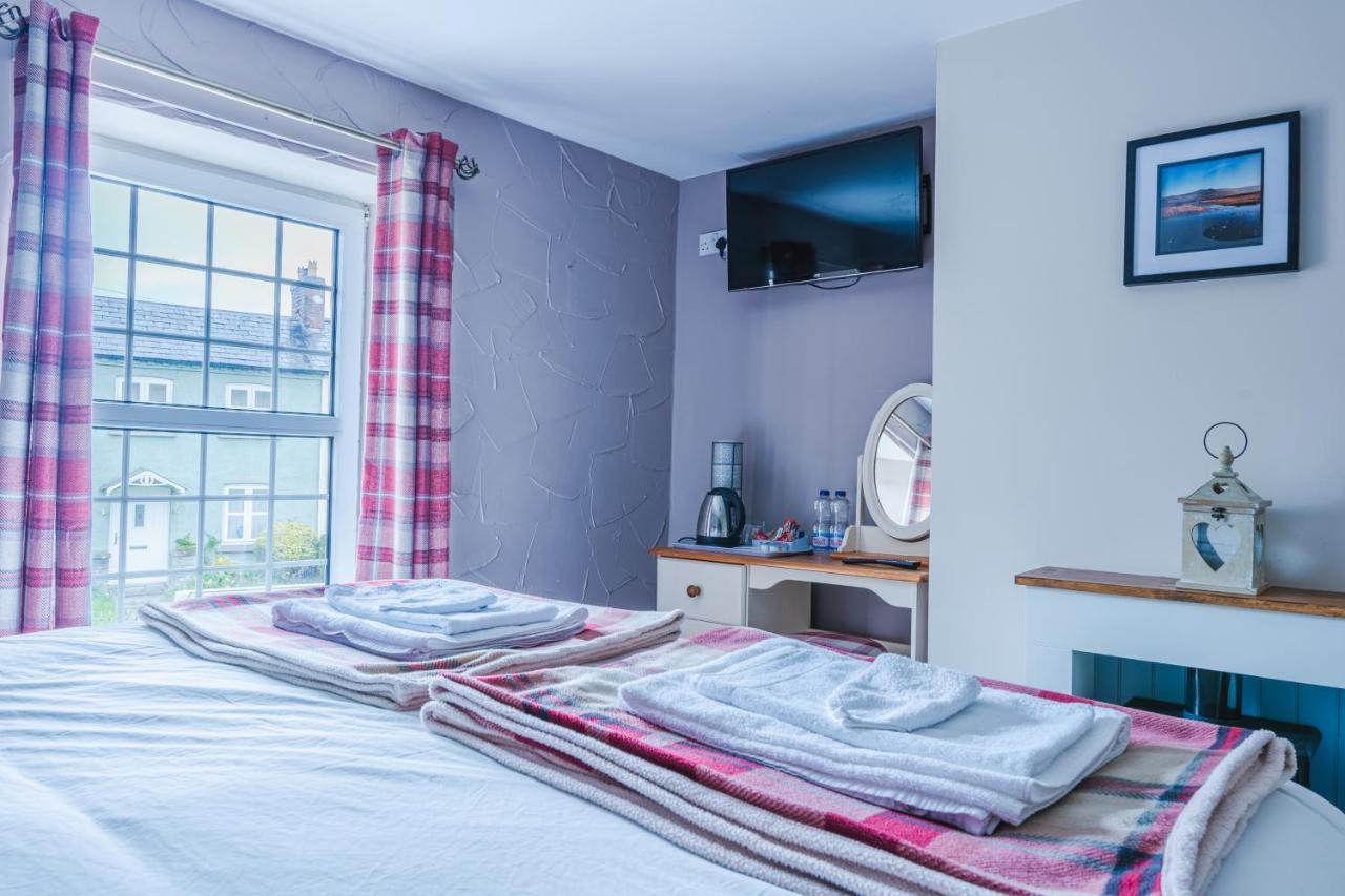 The Cock Hotel Bronllys Екстериор снимка