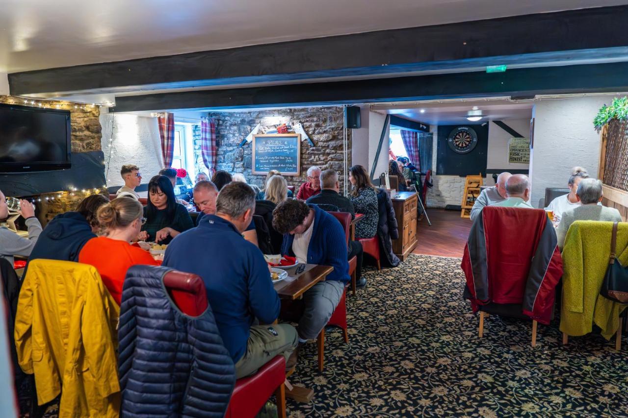 The Cock Hotel Bronllys Екстериор снимка